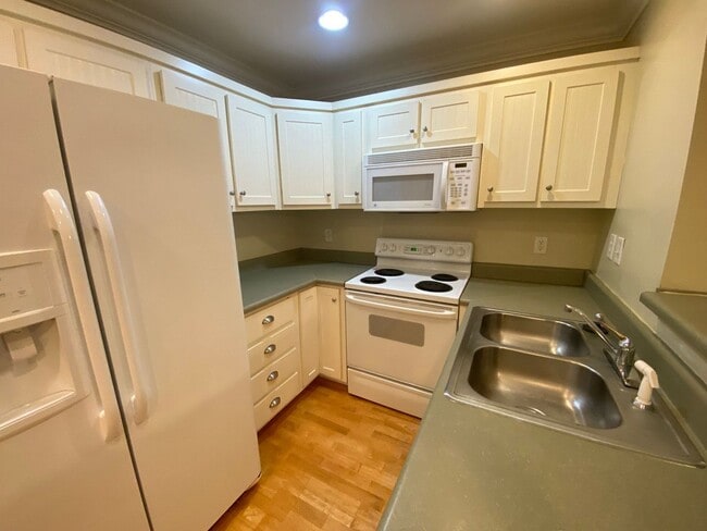 Building Photo - LEASING FOR AUGUST 2026! WOODLANDS OF ATHENS