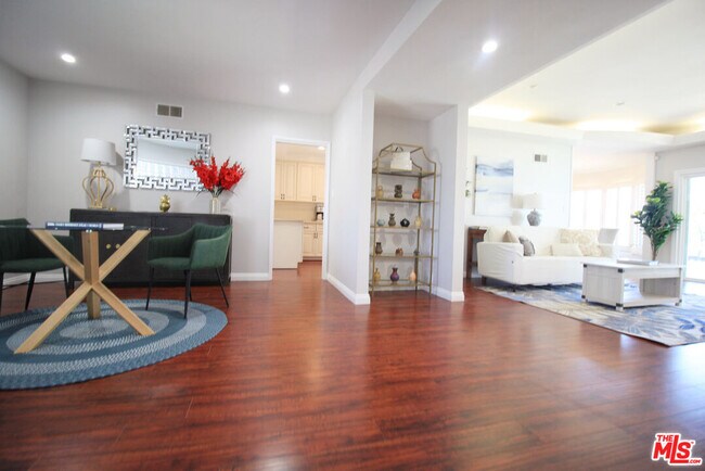 Foto del edificio - 6605 S Sherbourne Dr