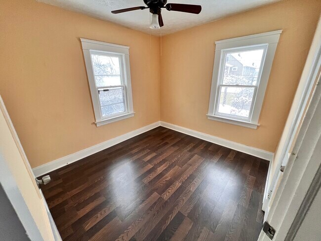 Building Photo - 8302 Vineyard Ave