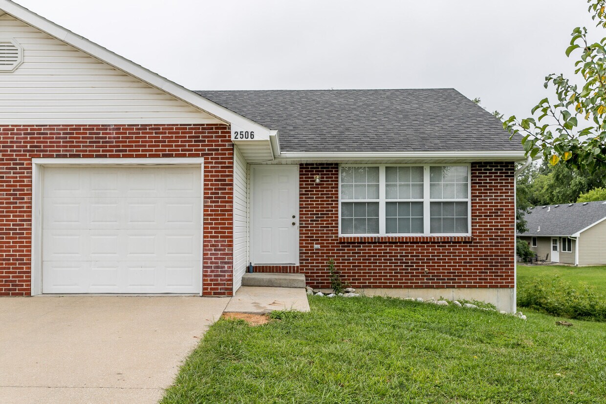 2506 Carnation Dr, Columbia, MO 65202 Townhome Rentals in Columbia MO