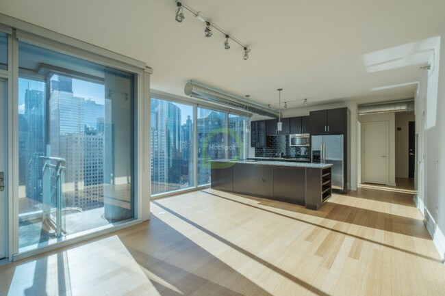 Building Photo - 151 W Kinzie St