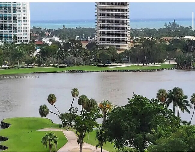 Foto del edificio - 20355 NE 34th Ct