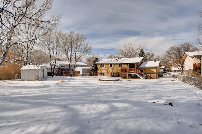 Building Photo - 1011 De La Vista Ln