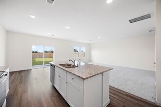 Building Photo - 8807 Vacek Xing Wy
