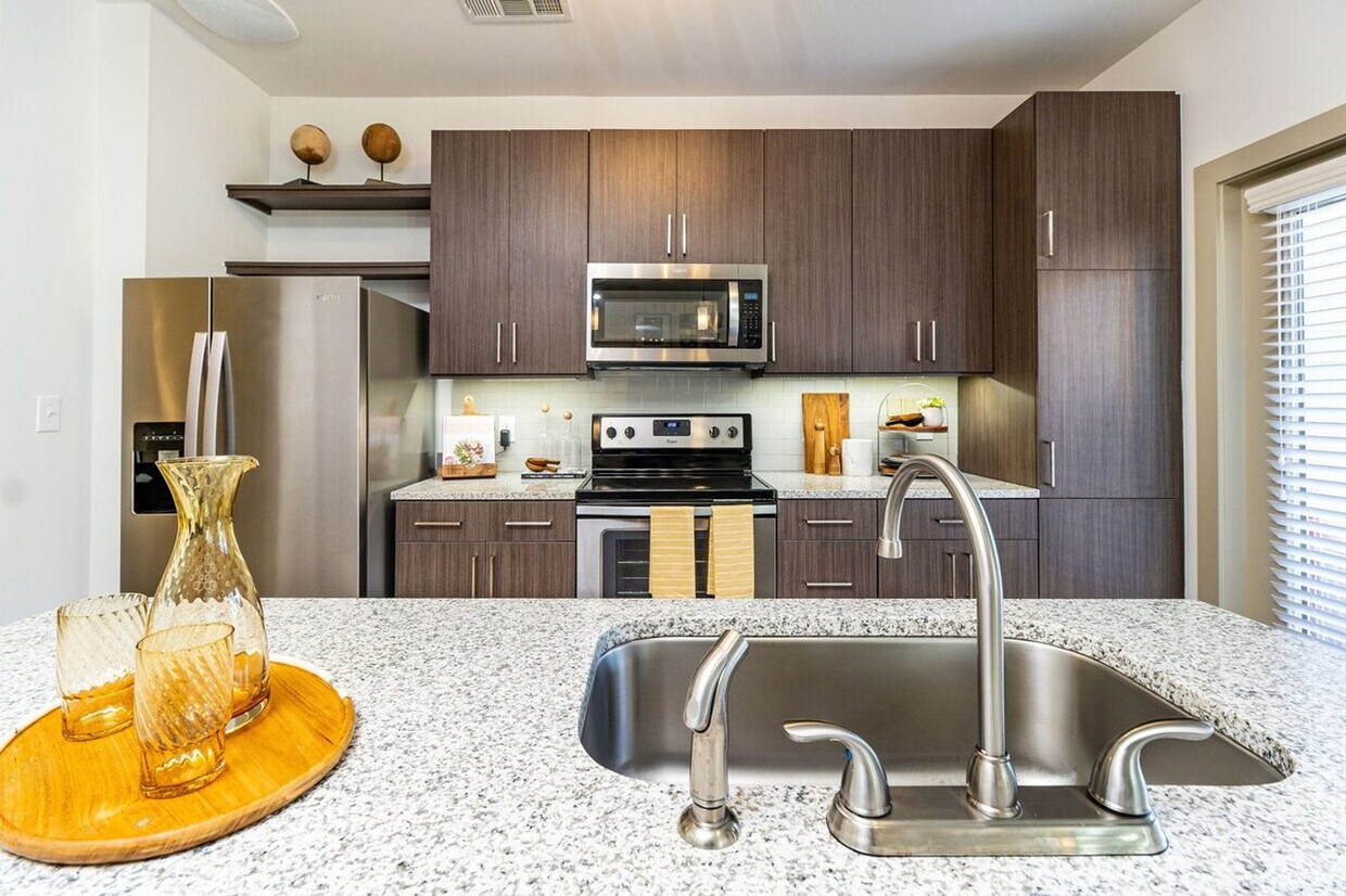 Foto del edificio - 15 Technology Pkwy S