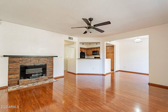 Foto del edificio - 1331 W Baseline Rd