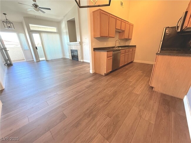 Foto del edificio - 2305 W Horizon Ridge Pkwy