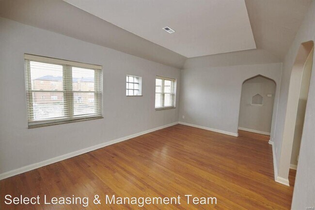 Foto del edificio - 5819 Lindenwood Ave