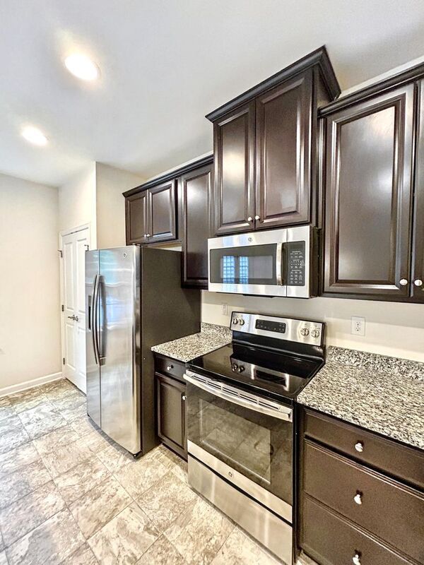 Foto del edificio - 8116 Creekside Village Dr