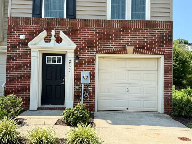 Foto del edificio - 2177 Whispering Hollow Ln