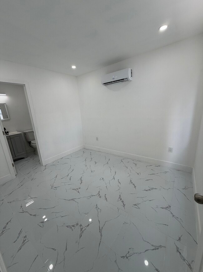 Foto del edificio - 1741 NW 68th St