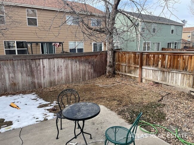 Building Photo - 843 Mockingbird St