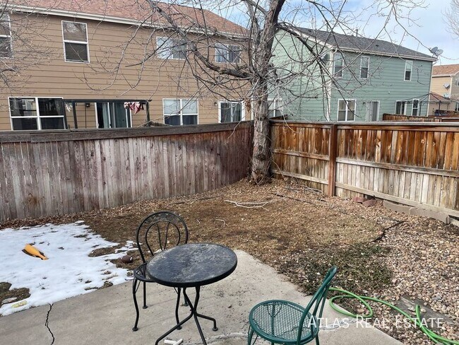 Foto del edificio - 843 Mockingbird St