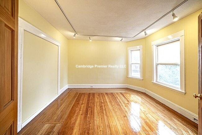 Building Photo - 21 Lovell St