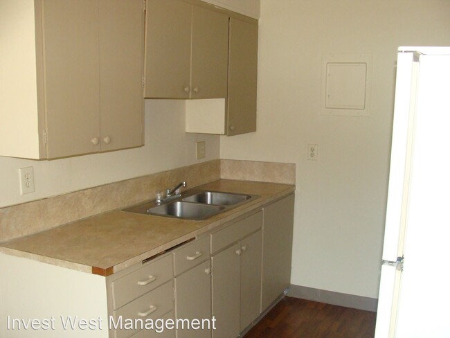 Building Photo - 2 br, 1 bath Apartment - 1806 E Fourth Pla...
