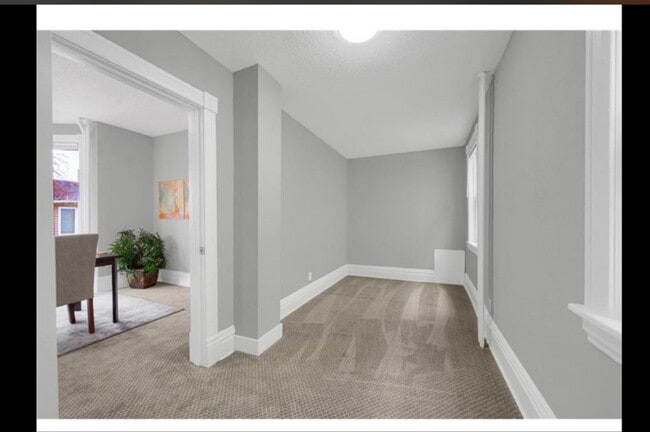 Building Photo - 1055 7th St W