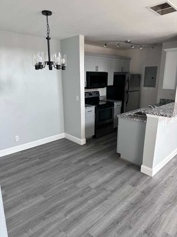 Building Photo - 5998 Westgate Dr