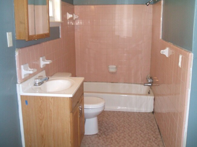Foto del edificio - 4 Bedroom house---walk to Forsyth in 15 mi...
