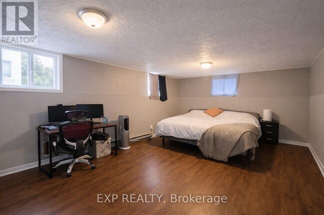 Photo du bâtiment - 898 Belvédère Ave