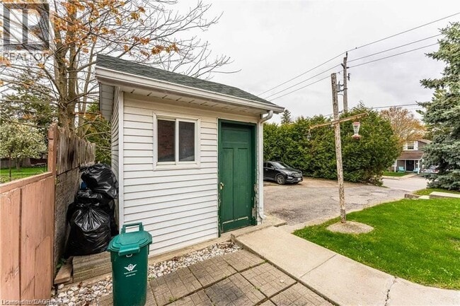 Building Photo - 89 Elgin St N