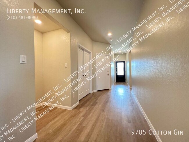Building Photo - 3 Bedroom, 2 Bath Home with an Office near...