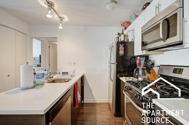Building Photo - 2022 S Throop St