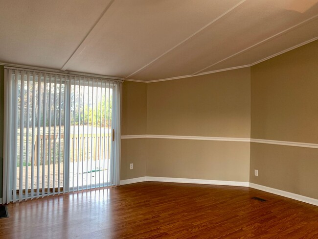 Foto del edificio - Renovated 3 Bedroom Home In Raleigh, Apply...