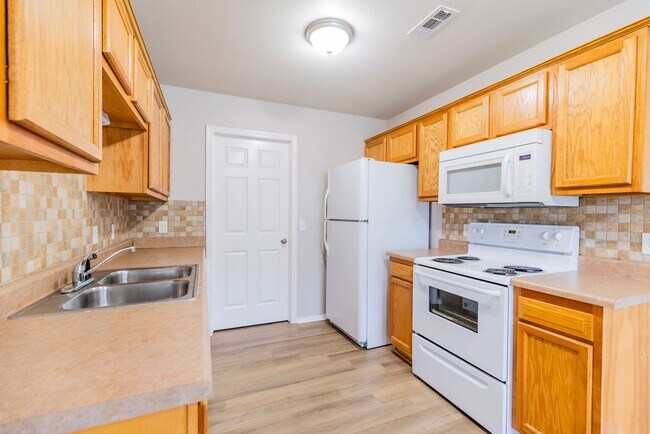 Building Photo - ***6206 SW Meadow Well Avenue***