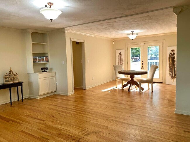 Foto del edificio - 1805 Crestview Dr SE