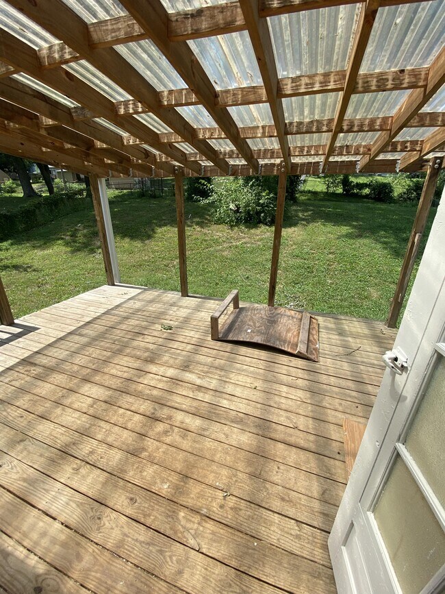 Building Photo - 338 Moss Ave