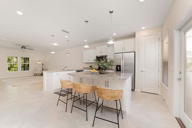 Foto del edificio - 4 bedroom/ 3.5 bathroom condo in the heart...