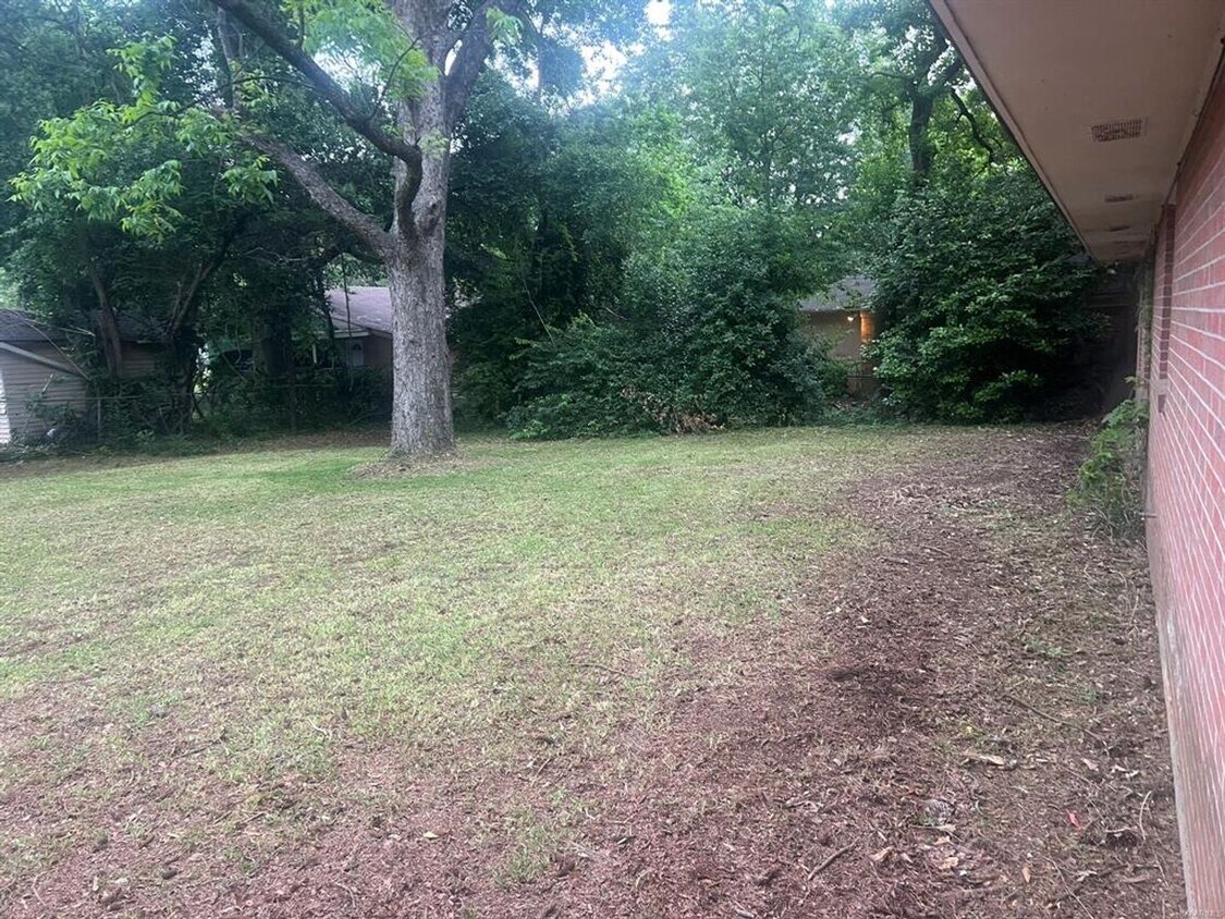Primary Photo - 2737 Chevy Chase Dr