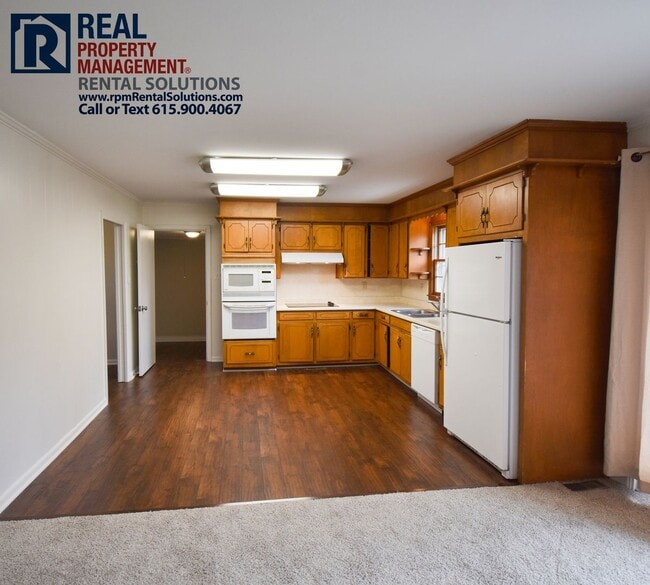 Building Photo - Huge 4 bedroom home with mother-in-law sui...