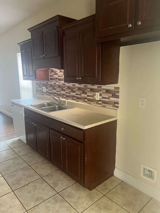 Foto del edificio - 119 Laurelwood Ct