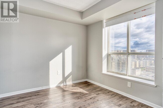 Photo du bâtiment - 21 Overlea Blvd