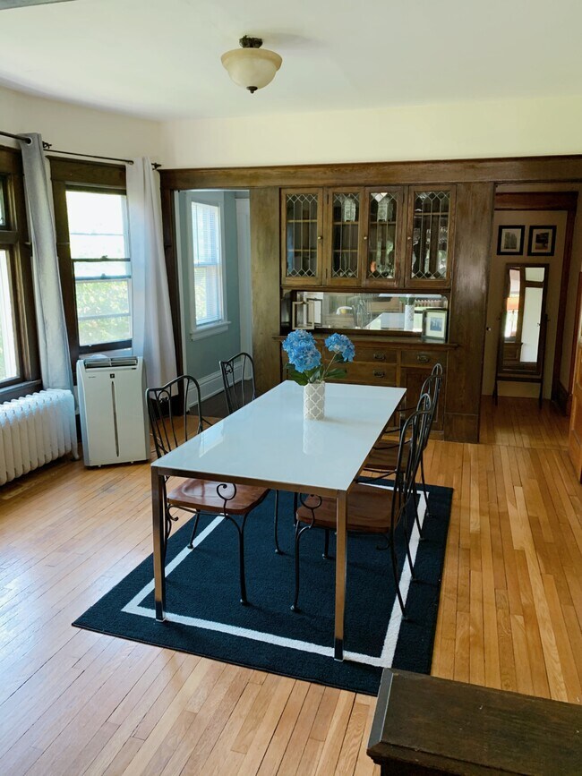 Foto del edificio - Griggs Duplex