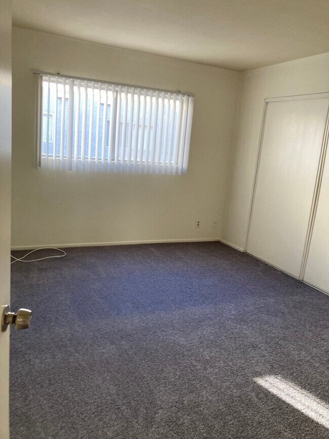 Building Photo - 9950 Zelzah Ave