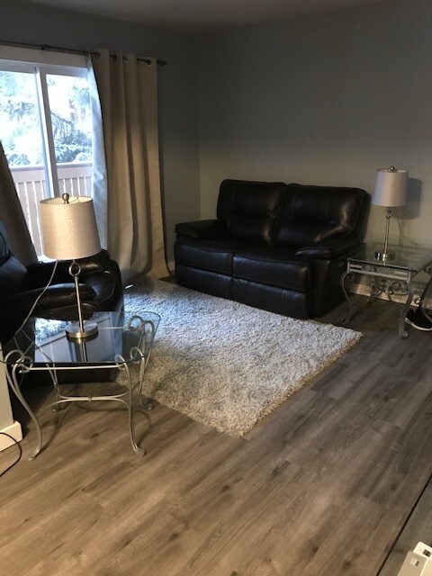 Foto principal - 7302 Huntsmen Cir