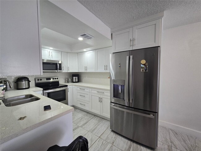 Building Photo - 10801 SW 109th Ct