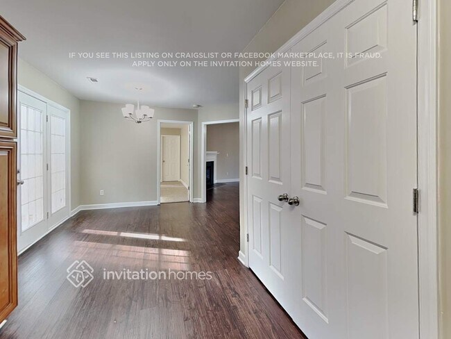 Foto del edificio - 1518 Hawkcrest Ln