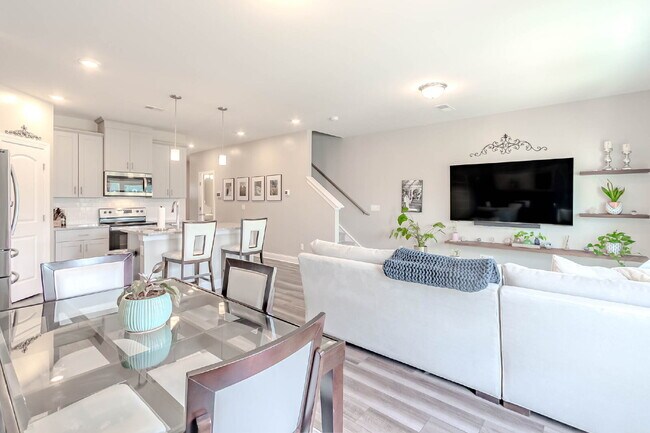 Foto del edificio - 3/2.5 Townhome w/ Garage. Great Location!