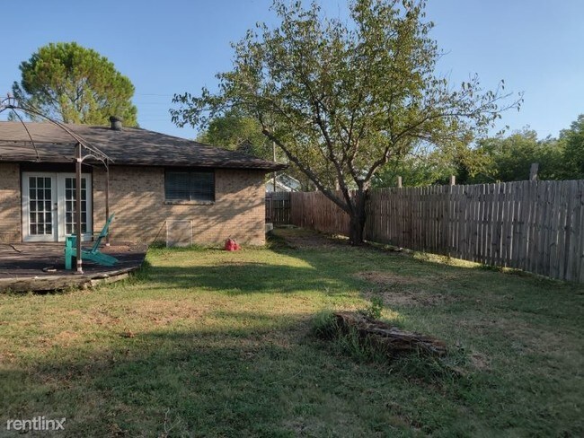 Building Photo - 3 br, 2 bath House - 216 W Marshall St