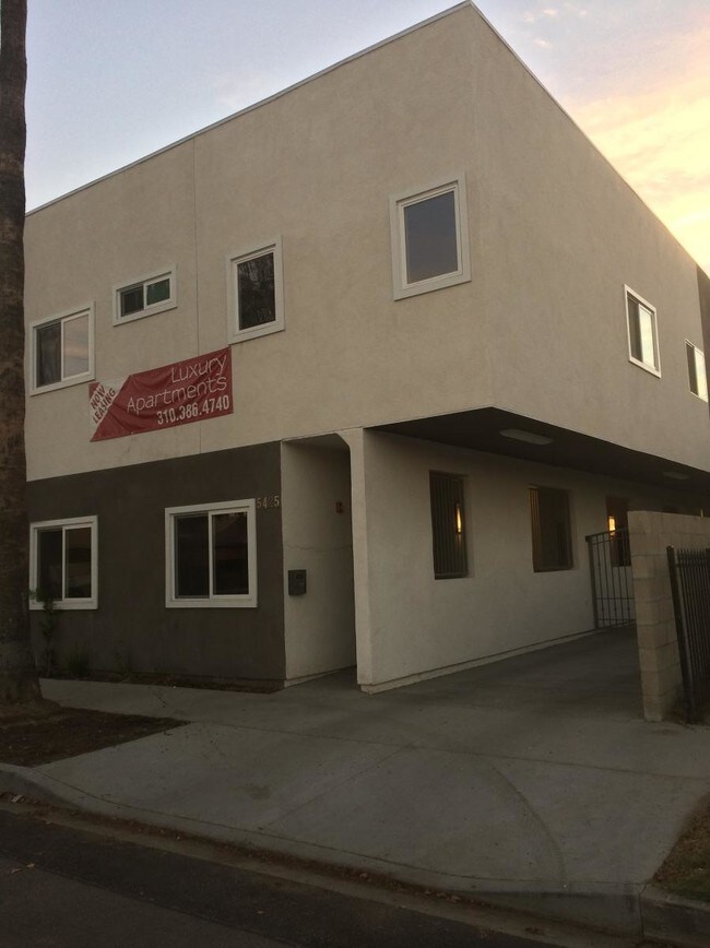 Foto del edificio - 5425 Denny Ave