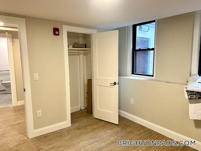 Building Photo - 2 Ayr Rd