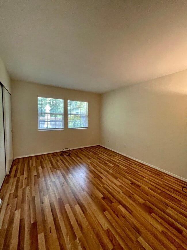 Foto del edificio - Beautiful Unit in Gated Community!