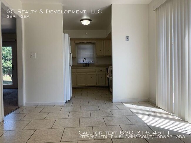 Foto del edificio - 887 Forest Ln