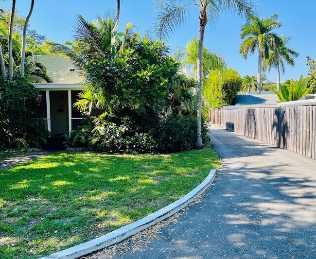 Building Photo - 2585 Trapp Ave