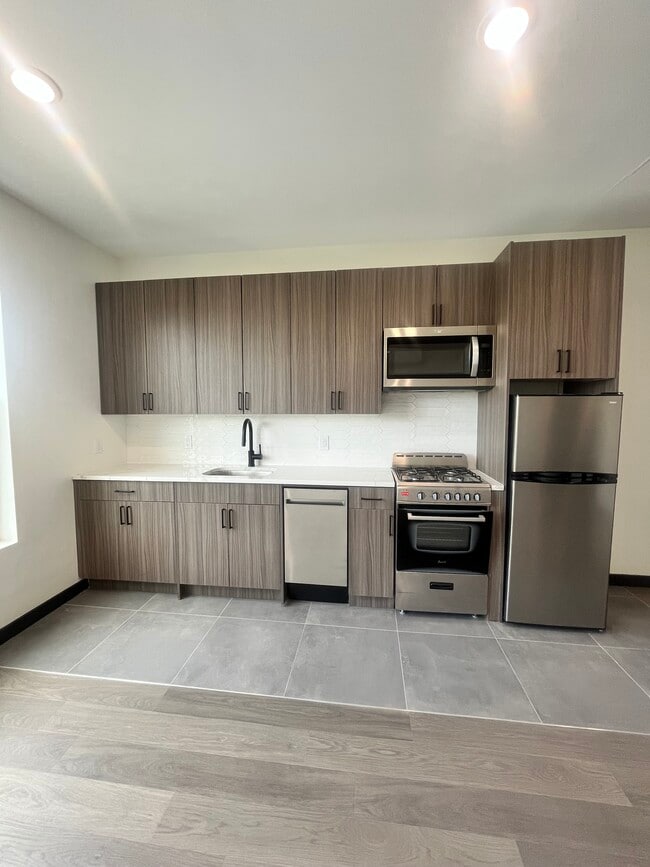 132 Mallory Ave 503 - 138 Mallory Ave