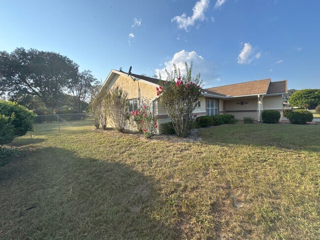 Foto del edificio - Beautiful Pool Home In Great Location!