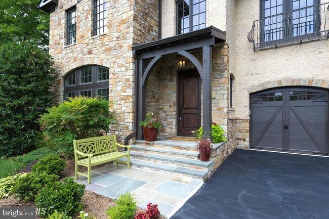 Foto del edificio - 6906 Chelsea Rd